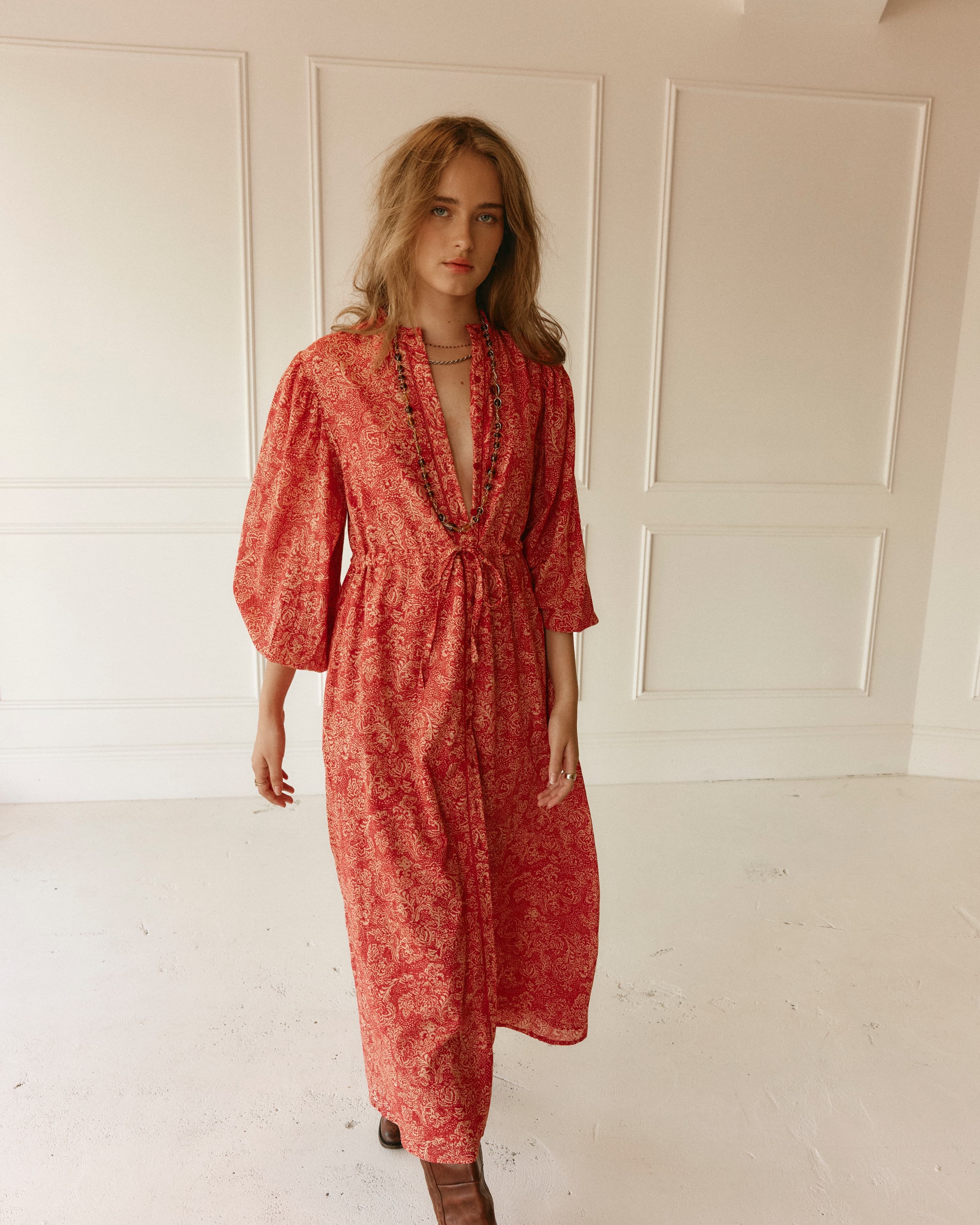 Lakoen Sylvie shirtdress with bishop sleeves and gathered waist, in viscose lurex red and gold paisley
