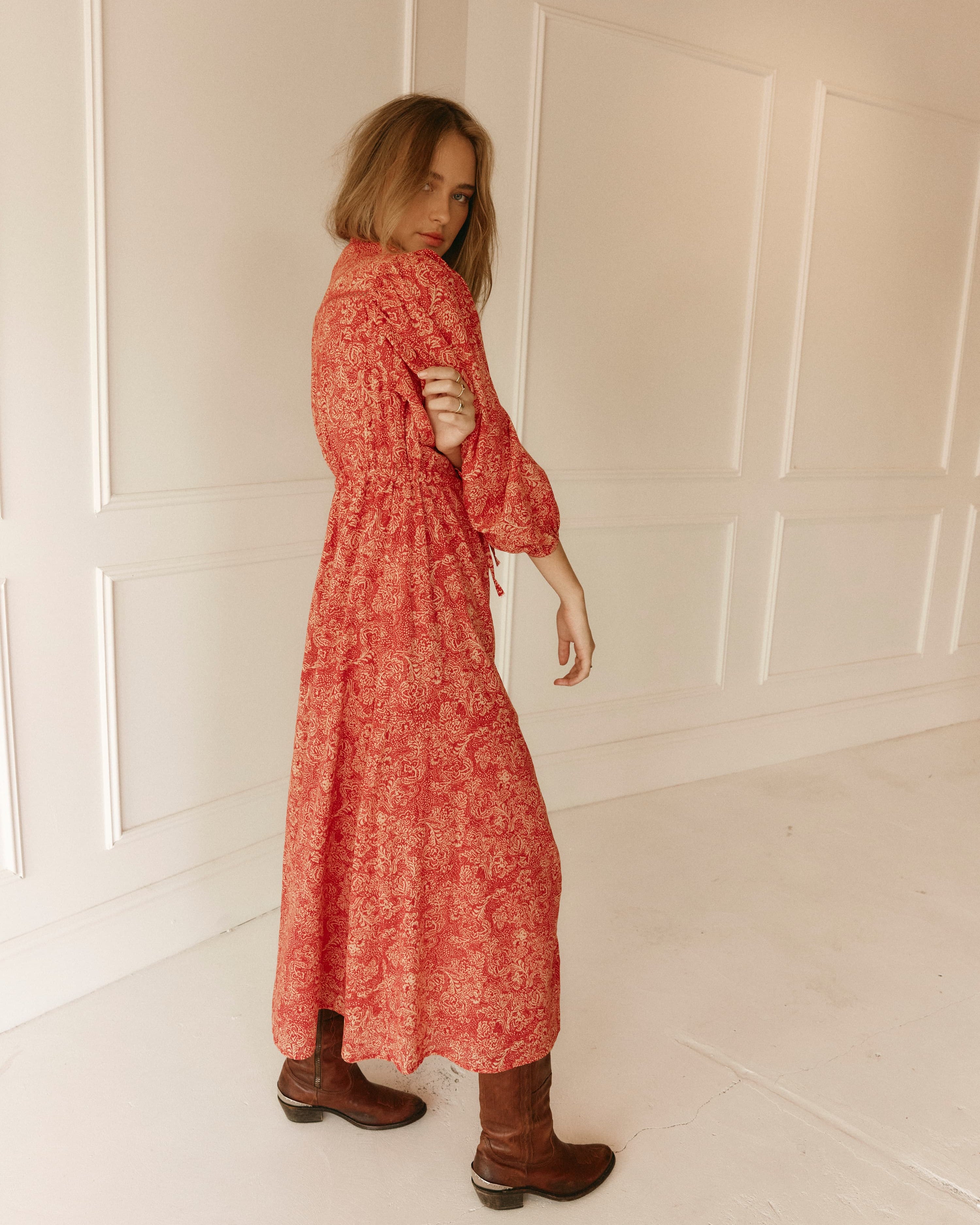 Lakoen Sylvie shirtdress with bishop sleeves and gathered waist, in viscose lurex red and gold paisley