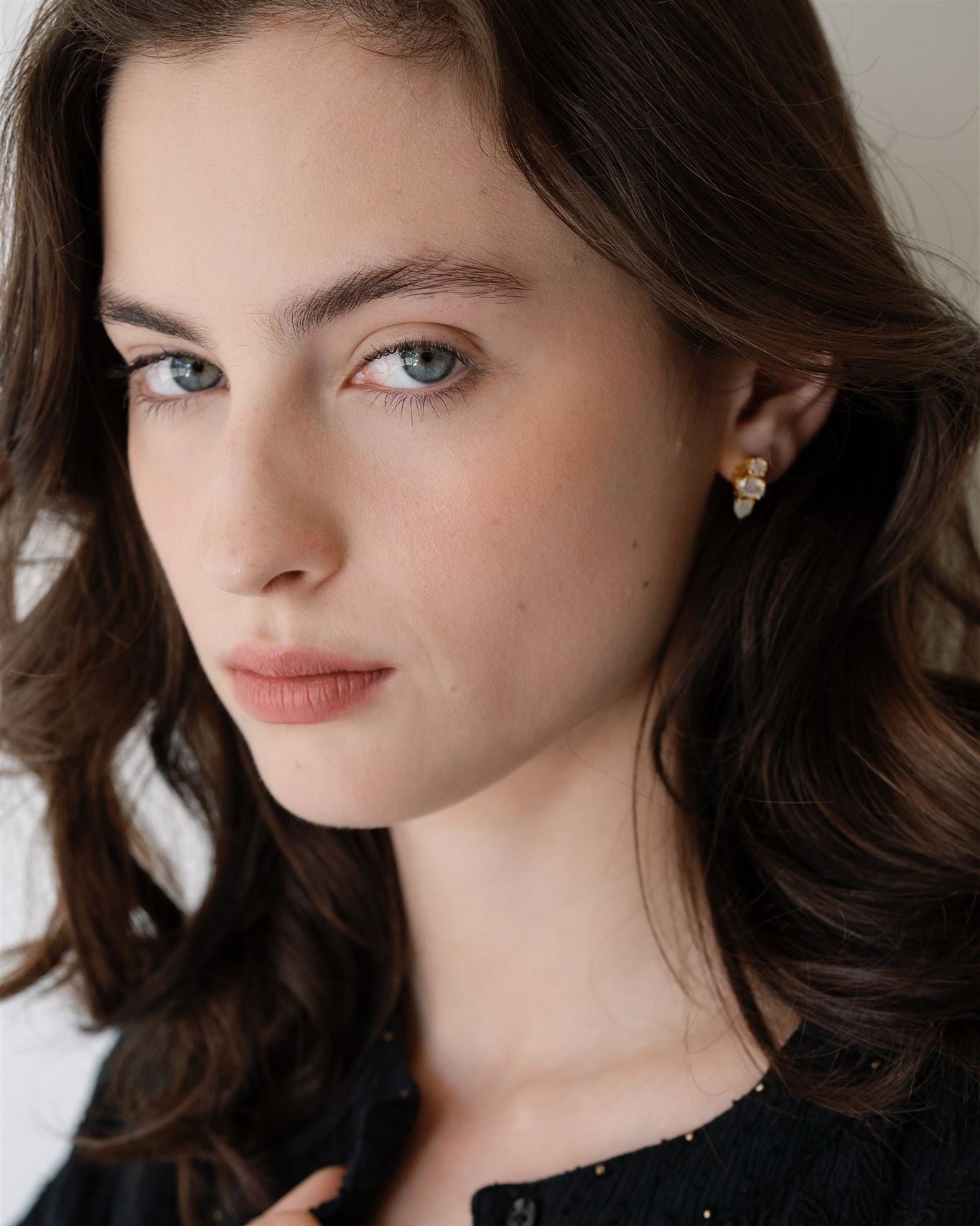 Lakoen agatha Studs in Brass and Labradorite.