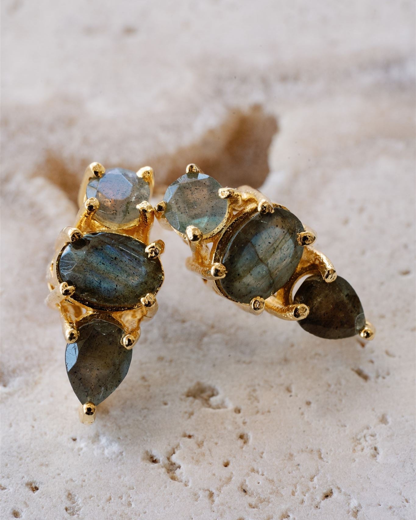 Lakoen agatha Studs in Brass and Labradorite.
